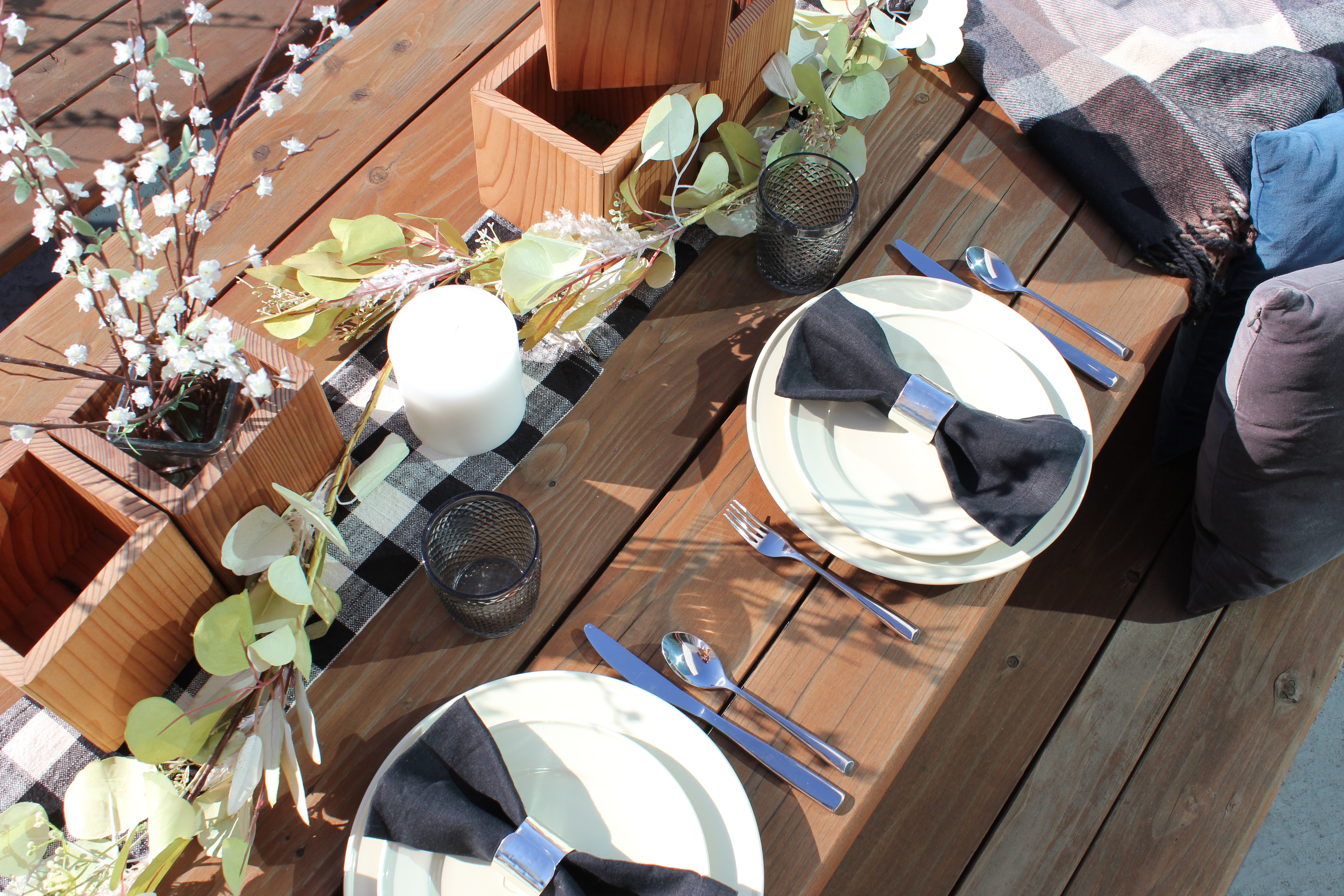 modern thanksgiving theme with redwood table and vases