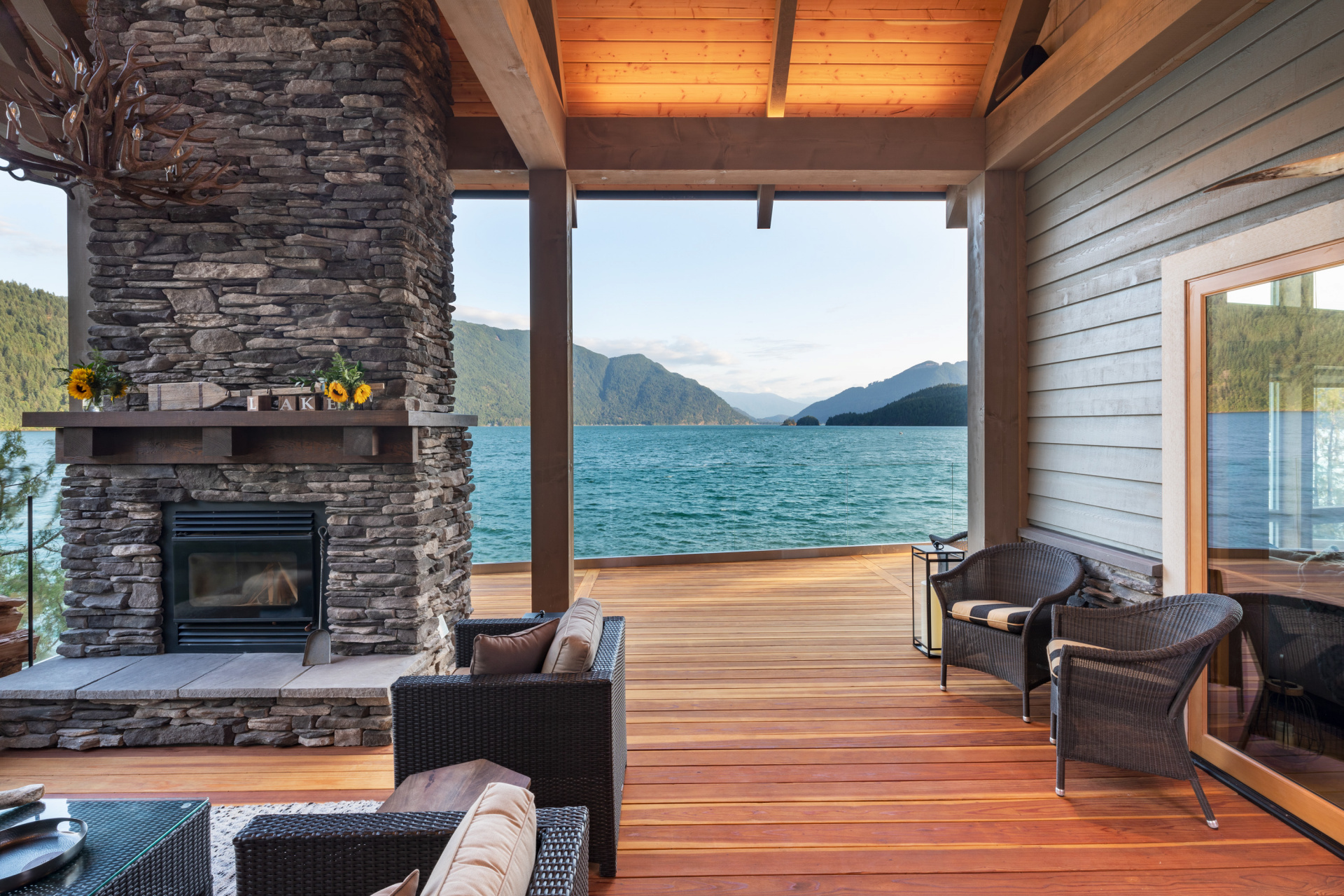 Redwood Indoor-Outdoor Deck with Stunning Lake Views 